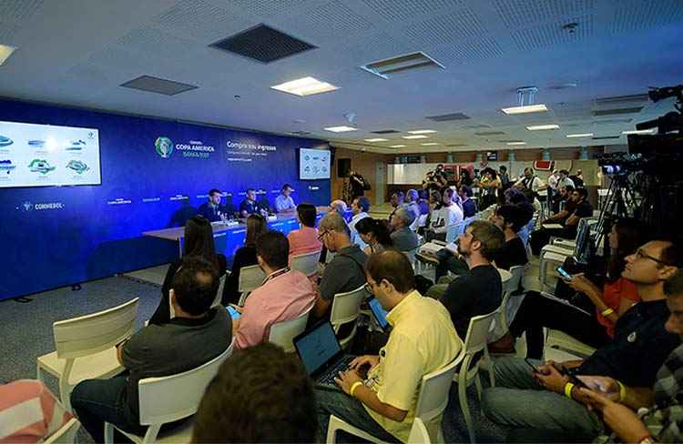 Membros da Conmebol participaram de uma entrevista coletiva nesta quinta-feira, no Maracanã