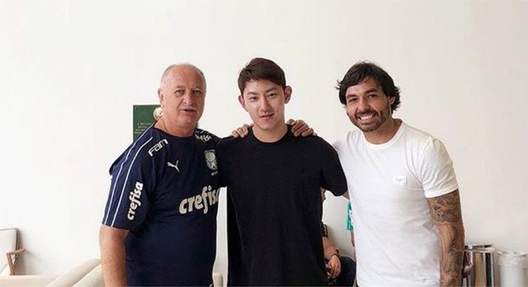 Aos 27 anos, Ricardo Goulart, que assinou por uma temporada, volta a trabalhar com Felipão