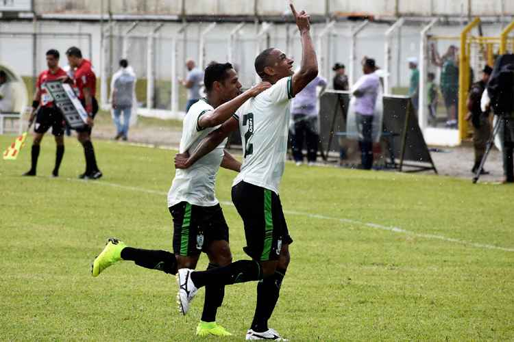América começou perdendo, mas, aos 44