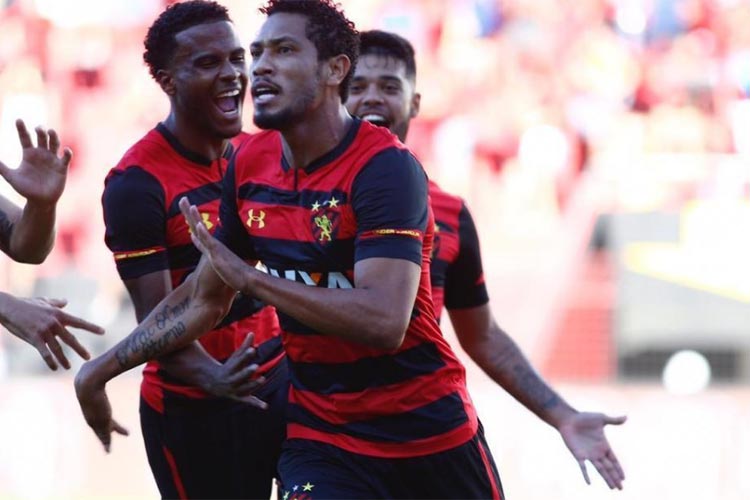 Gol de Hernane Brocador surgiu após assistência de Ezequiel no começo do duelo na Ilha