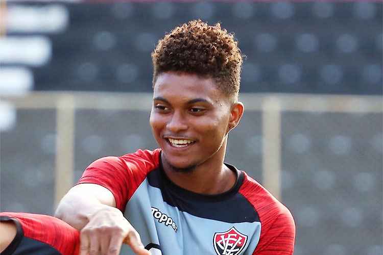 Clube rubro-negro anuncia que venda de Lucas Ribeiro é a maior transação do futebol nordestino