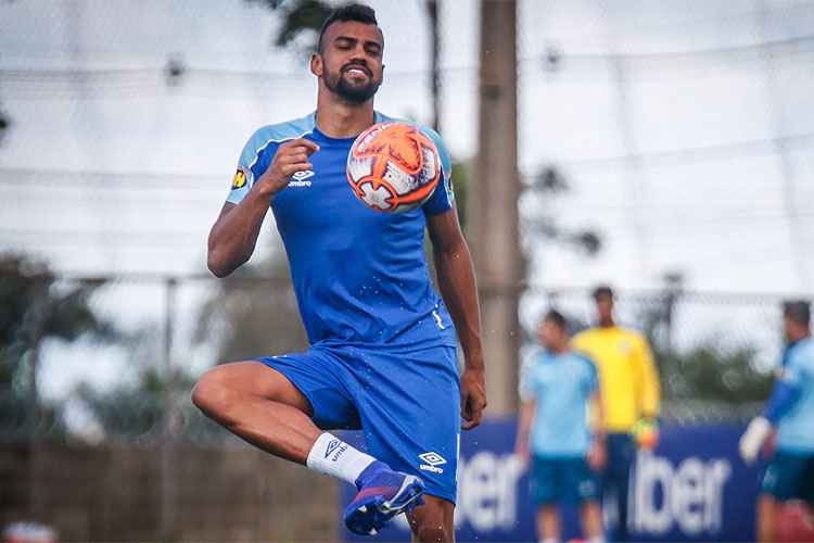 Fabrício Bruno foi reintegrado ao elenco do Cruzeiro para substituir Manoel, emprestado ao Corinthians