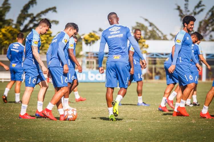 Jogadores do Cruzeiro devem ter treinos voltados para o sistema defensivo durante a semana