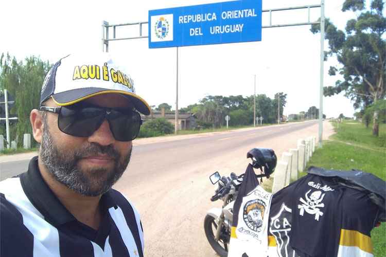 Atleticano deixou Belo Horizonte rumo a Montevidéu, capital do Uruguai, para acompanhar time