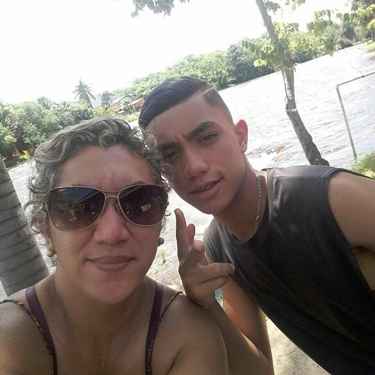 João Marcelo, ao lado da mãe, convivia o dia inteiro com as vítimas do incêndio