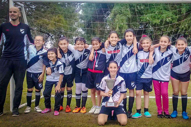 Danubio Sub-11 feminino foi campeão da Liga Inicial de Futebol em 2018