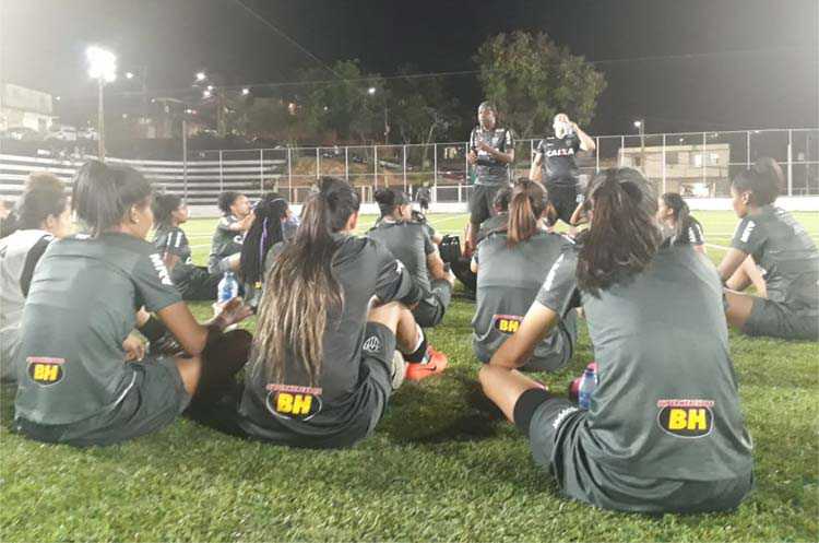 Jogadoras do Atlético treinam na Arena Inconfidência, no Bairro Concórdia, em Belo Horizonte
