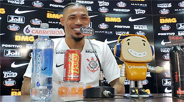 Júnior Urso trabalhou com os reservas e deixou a marca no treino no Corinthians