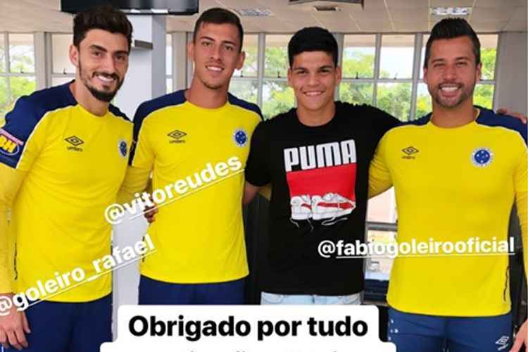 Gabriel Brazão esteve na Toca da Raposa II, nesta terça-feira, para se despedir dos ex-companheiros