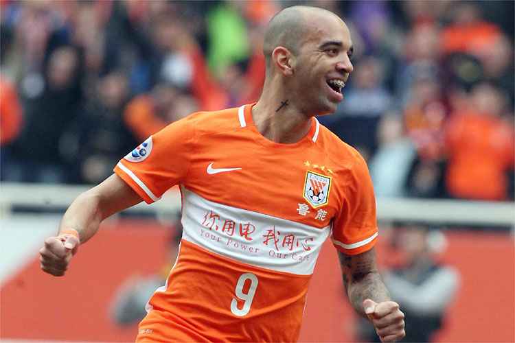 Diego Tardelli acerta contrato de três temporadas com o Grêmio e frusta sonho alvinegro