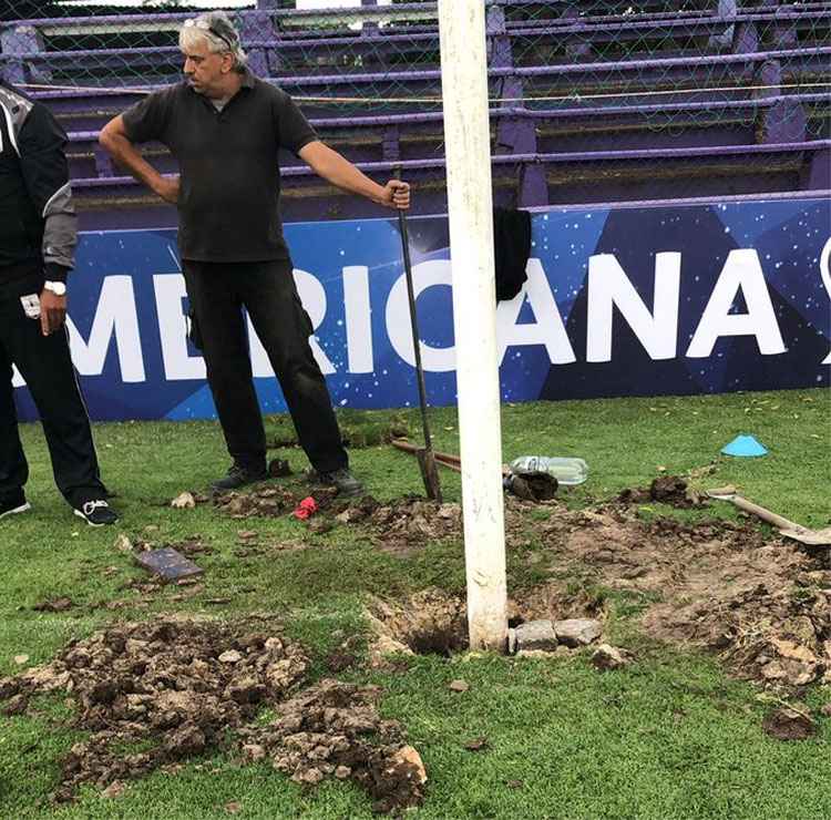Conserto das traves foi feita pouco tempo antes da partida entre River Plate e Santos, nessa terça