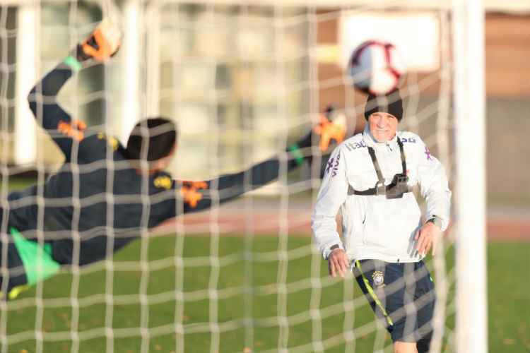 Brazão foi convocado para a seleção principal em outubro de 2018, quando foi treinado por Taffarel