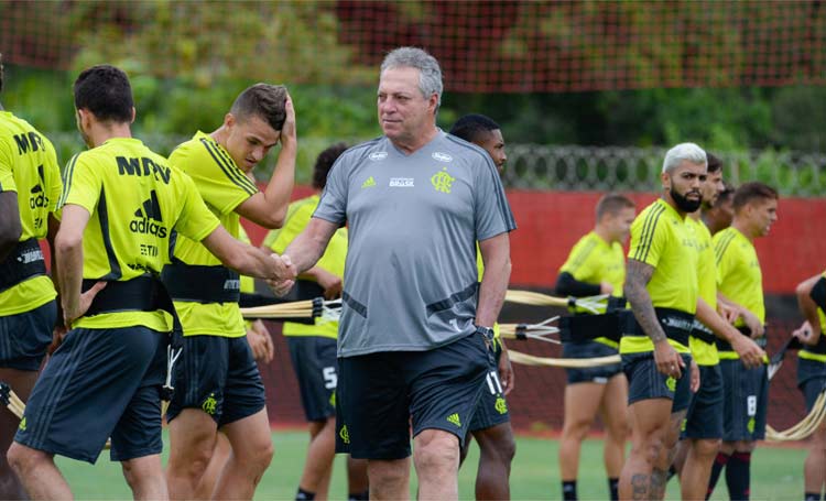 Técnico Abel Braga tem todos os jogadores à disposição para o clássico desta quinta-feira