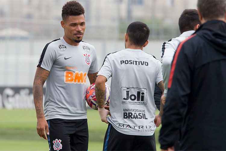 Júnior Urso pode ser a novidade do Corinthians no clássico com o São Paulo, neste domingo
