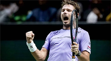 Wawrinka fez grande jogo contra Nishikori e levou a melhor: 2 a 1
