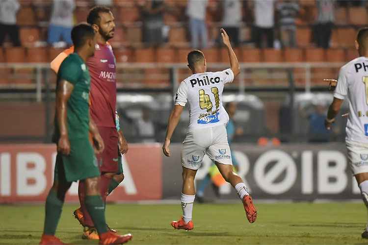 Jean Mota marca e sai para comemorar: artiheiro chegou a sete e lidera lista de goleadores no Estadual
