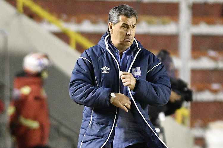 Jorge da Silva, ex-jogador e atual treinador do Defensor exaltou atacante Ricardo Oliveira