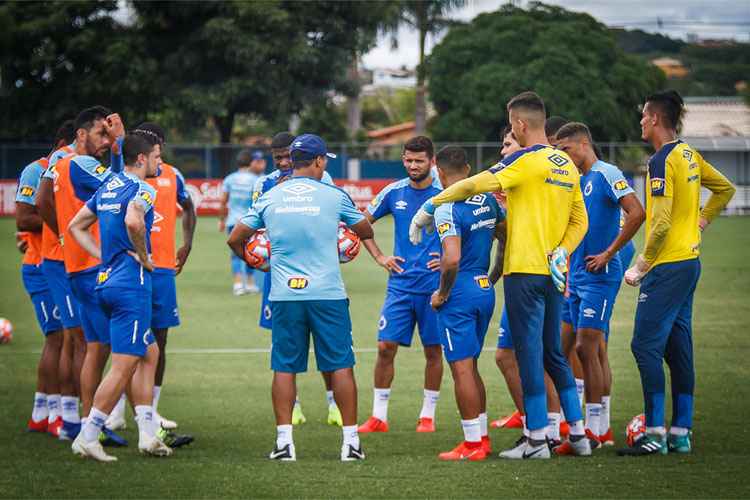 Apenas parte do elenco foi a campo nesta quarta-feira