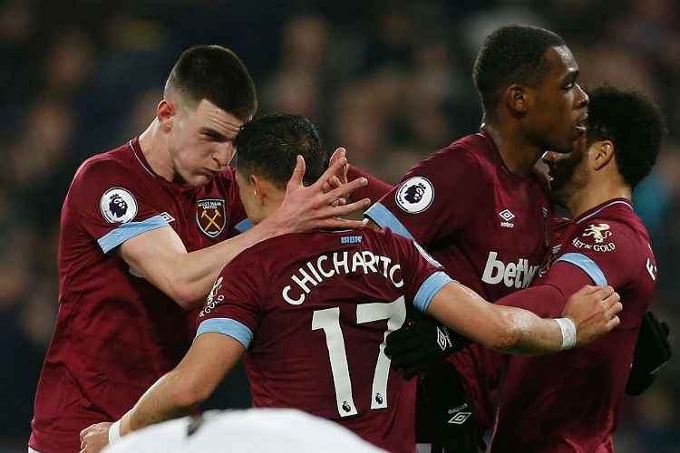 Chicharito Hernández marcou um dos gols da vitória do West Ham sobre Fulham