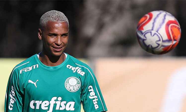 Deyverson está suspenso do Campeonato Paulista por ter cuspido no corintiano Richard