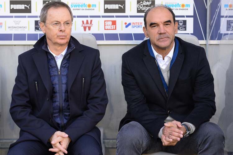 Ricardo Gomes (direita) ficou pouco menos de seis meses no clube