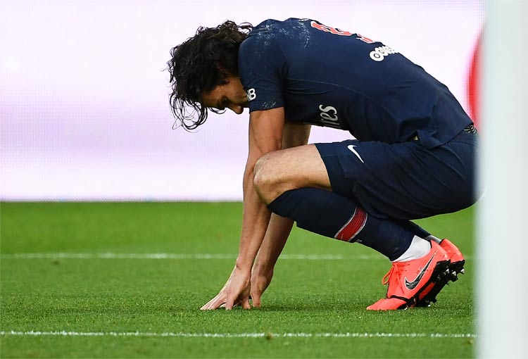 Cavani se lesionou no jogo contra o Bordeaux