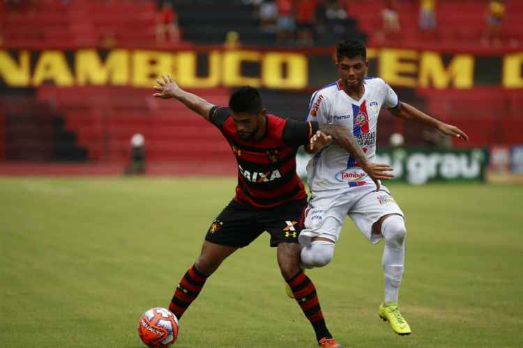 Atacante Luan estreou como titular com Guto Ferreira e foi elogiado pelo treinador
