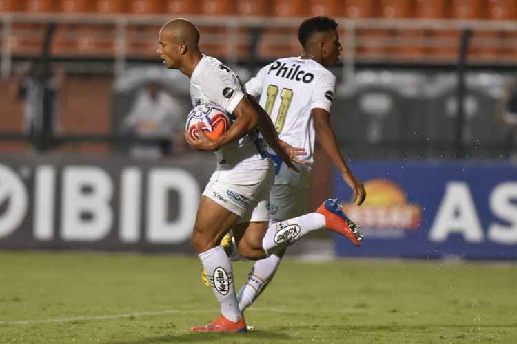 Com 22 pontos e sete vitórias, o Santos permanece na primeira colocação do Grupo A