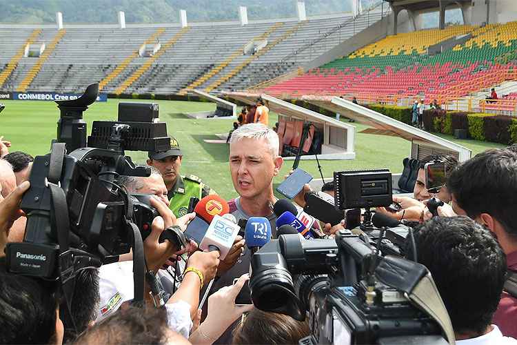 Tiago Nunes espera boa atuação do Athletico na Colômbia
