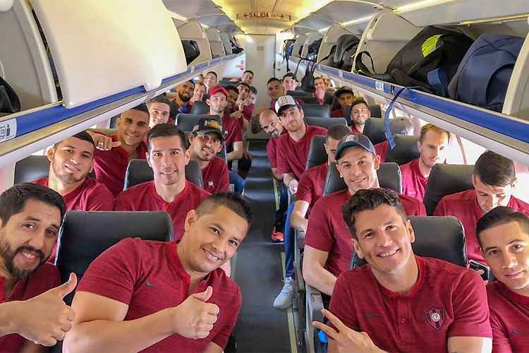 Delegação chegou a BH com 20 jogadores visando à estreia