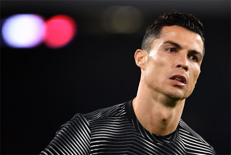 Cristiano Ronaldo estará à disposição, mas ficará no banco