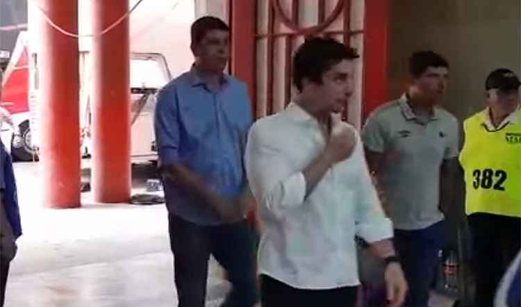 Gustavo Perrella participou da delegação do Cruzeiro na vitória diante do Huracán, na Argentina