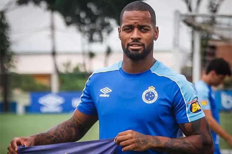 Dedé poderá ser novidade do Cruzeiro em duelo contra o Tombense
