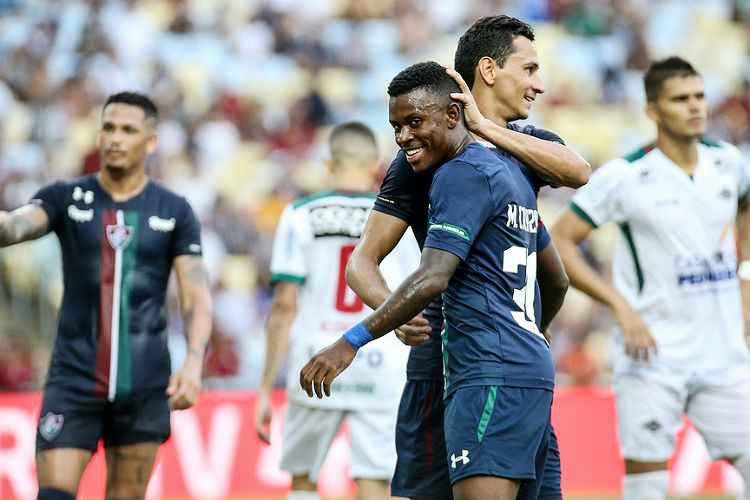 Autor do passe, Ganso comemora gol de Yony González 