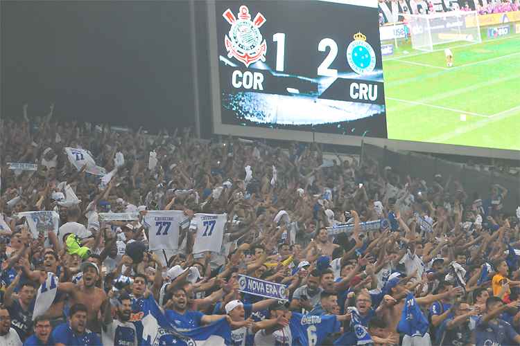 Como o Cruzeiro venceu o Corinthians por 2 a 1 em Itaquera, a festa foi adiada