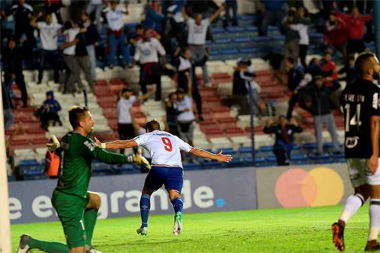 Bergessio fez o gol da vitória do Nacional sobre o Atlético