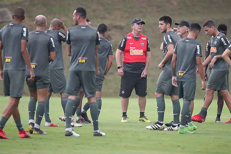Levir Culpi terá que decidir se usará reservas ou titulares nos compromissos pelo Mineiro