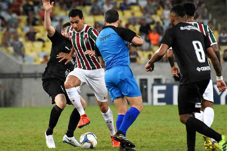 Ganso enfrenta a marcação: gol como autêntico centroavante