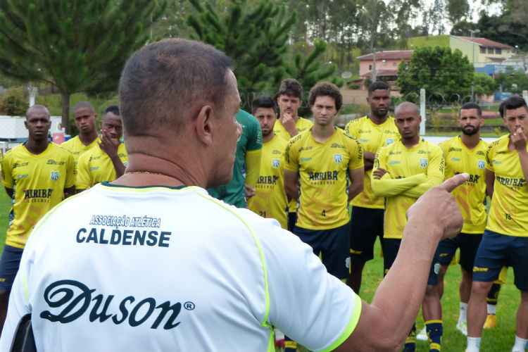 Técnico Mauro Fernandes acredita na vitória alviverde no Mineirão