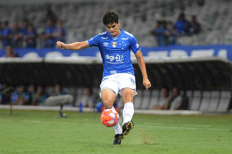 Lateral-esquerdo Dodô substituiu Egídio, que cumpriu suspensão pelo terceiro amarelo