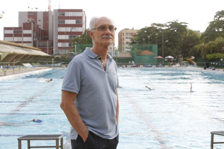 O treinador de natação, Nikita, está entre os homenageados