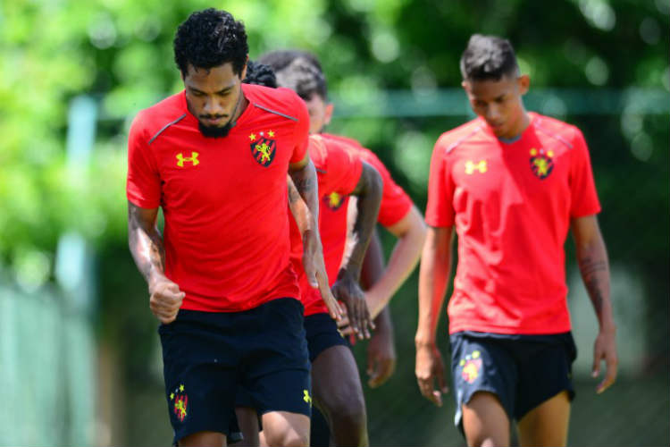 Hernane foi o artilheiro da primeira fase do Pernambucano