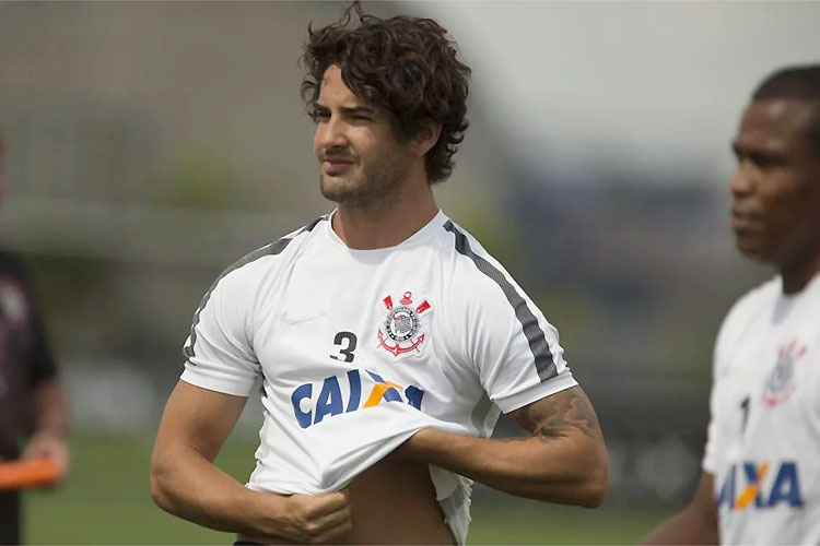 Pato teve passagem discreta pelo Corinthians em 2013