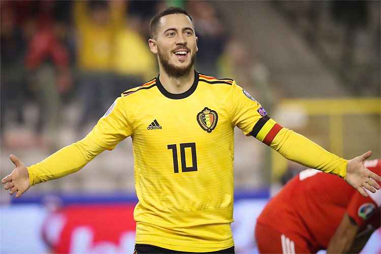 Hazard marcou duas vezes e comandou os belgas na estreia