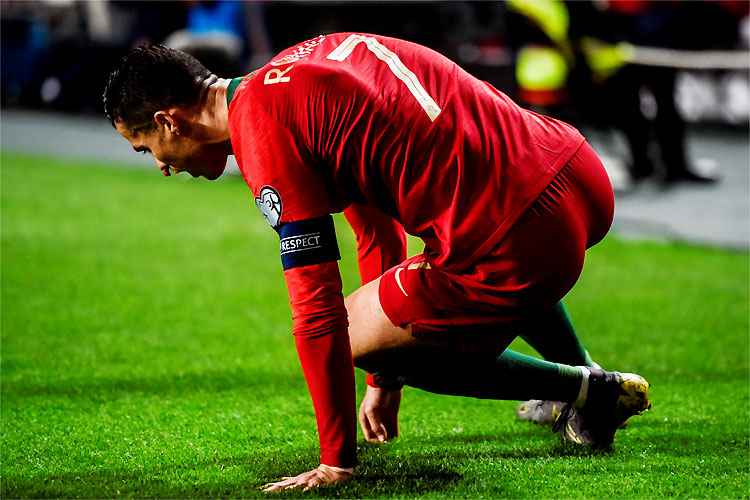 Cristiano Ronaldo sentiu dor na coxa direita após arrancada