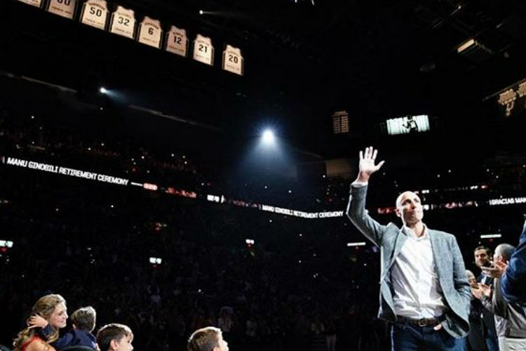 Manu Ginóbili foi homenageado pelos Spurs no jogo dessa quinta
