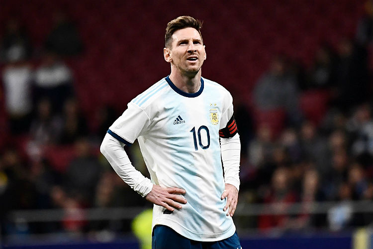 Lionel fala da situação na Argentina e exalta Cristiano Ronaldo