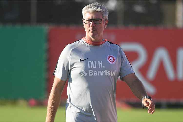 Odair Hellmann deve mandar Inter a campo com time alternativo