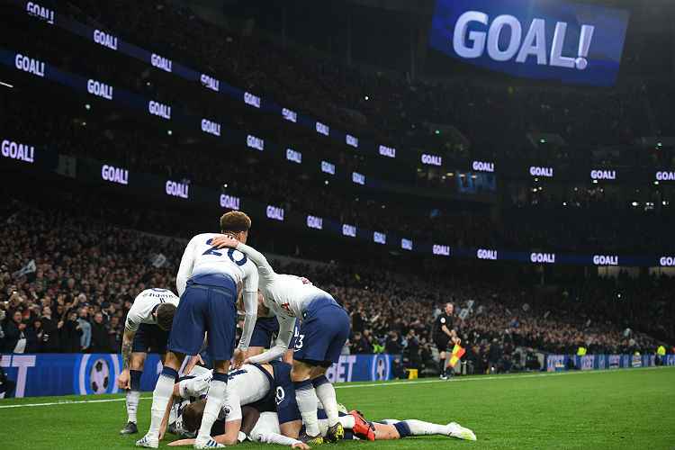 Tottenham estreia estádio com vitória; Son e Eriksen marcaram