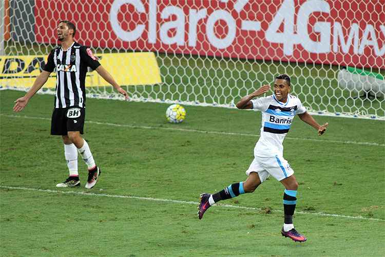 Foto do primeiro gol de Pedro Rocha na final da Copa do Brasil de 2016